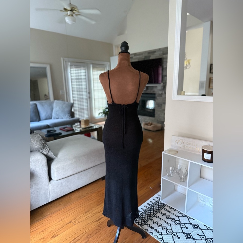 Black Sleeveless Dress plunge neckline dress - Picture 4 of 4